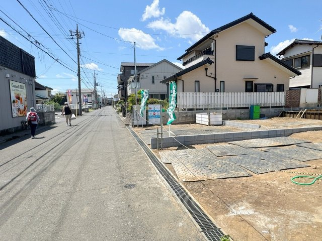 【前面道路含む現地写真】 | 川越市稲荷町　新築一戸建住宅　全2棟　（ふじみ野店） | お買い物に便利なコモディイイダが目の前♪