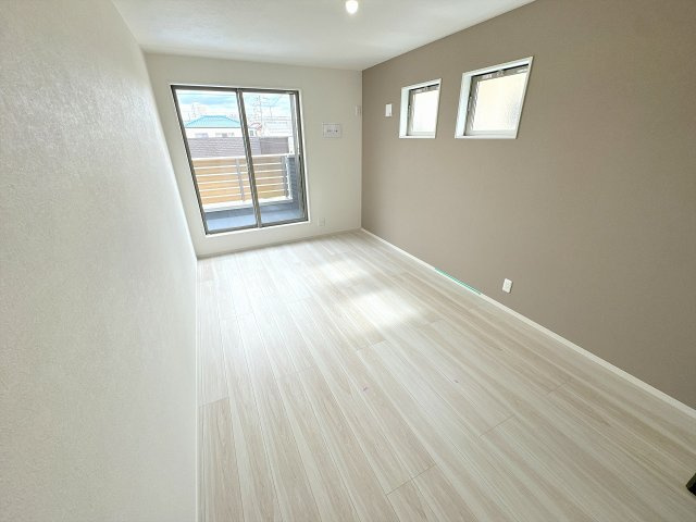 【洋室】 | 川越市稲荷町　新築一戸建住宅　全2棟　（ふじみ野店） | WIC付きの8帖洋室