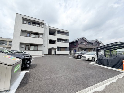 【駐車場】 | ロイヤルヒルズ