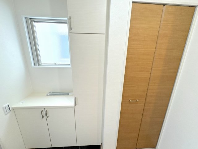 【玄関】 | 川越市稲荷町　新築一戸建住宅　全2棟　（ふじみ野店） | たっぷり収納できるシューズボックス完備。
