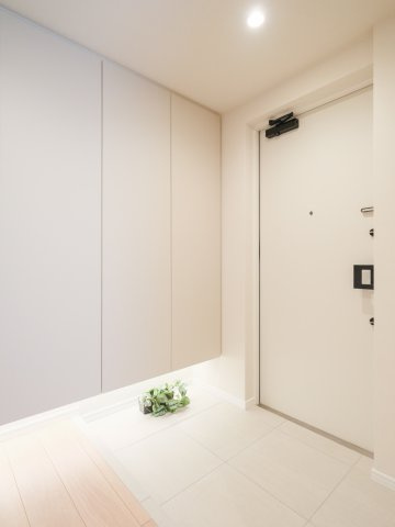アスコットパーク日本橋小伝馬町の玄関|アスコットパーク日本橋小伝馬町：玄関にはシューズボックスがあり靴もスッキリ収納可能です！
