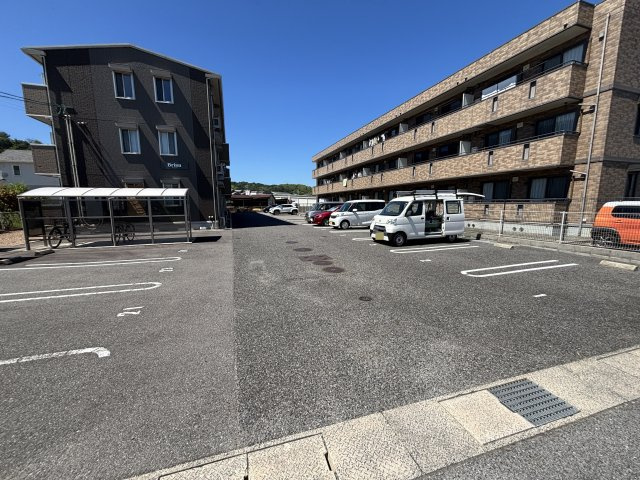 ブリッサの駐車場
