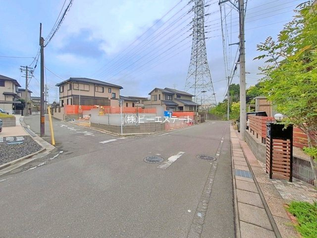 【前面道路含む現地写真】 | 東海市加木屋町鎌吉良根　2号棟【仲介手数料0円】