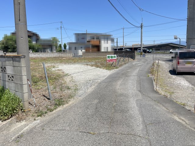 高崎市寺尾町　土地1700の前面道路含む現地写真