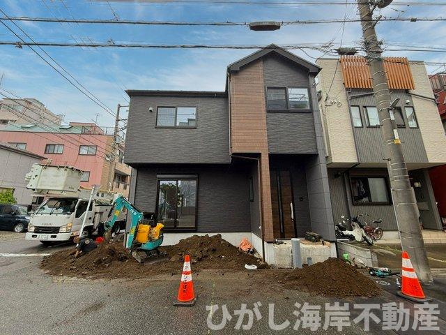 平塚市平塚2丁目  　新築戸建　全２棟の外観|5月28日撮影　外構工事中　現地外観