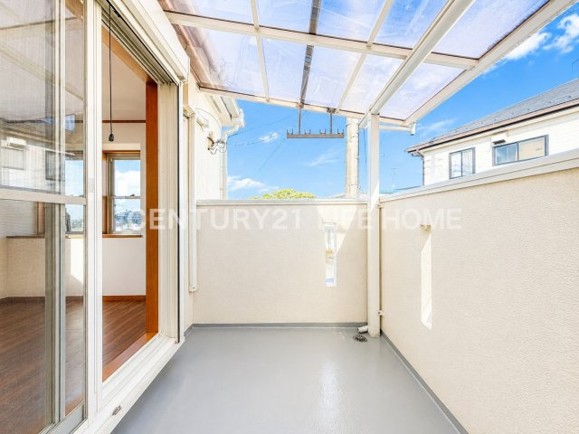 【バルコニー】 | ＪＲ横浜線「鴨居」中古戸建 | お洗濯にも便利なバルコニー付き