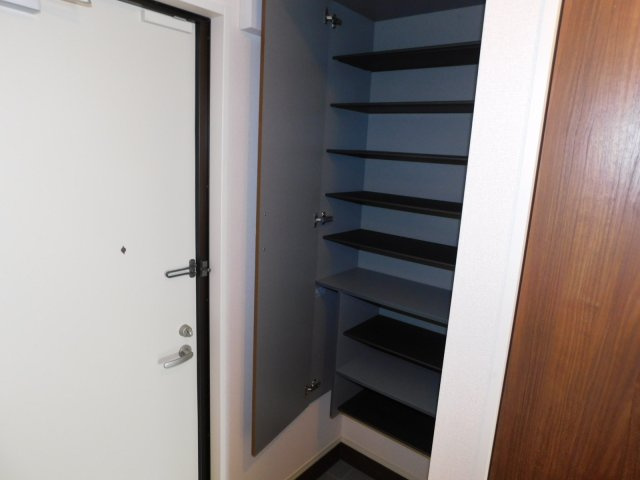 カトレア ヴィオレの玄関|別部屋の写真です