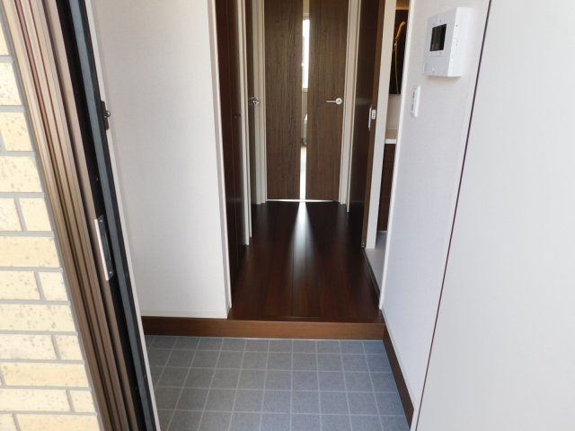 カトレア ヴィオレの玄関|別部屋の写真です