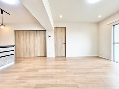 【居間・リビング】 | 千里桃山台住宅 | 弊社のファイナンシャルプランナーより、将来に向けた資金計画・住宅ローンの無料相談が皆様に大変ご好評頂いております！物件ご購入の前に、まずはお気軽にご相談くださいませ。