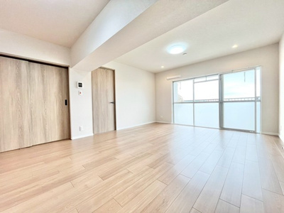 【居間・リビング】 | 千里桃山台住宅 | エイブルだけの嬉しいサービス、ご用意しております。詳細は、お気軽に当社までお問合せ下さいませ！