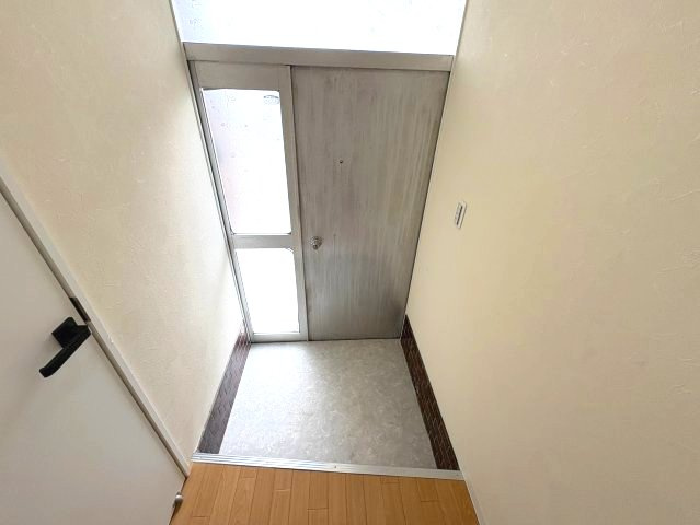 はびきの4丁目戸建の玄関