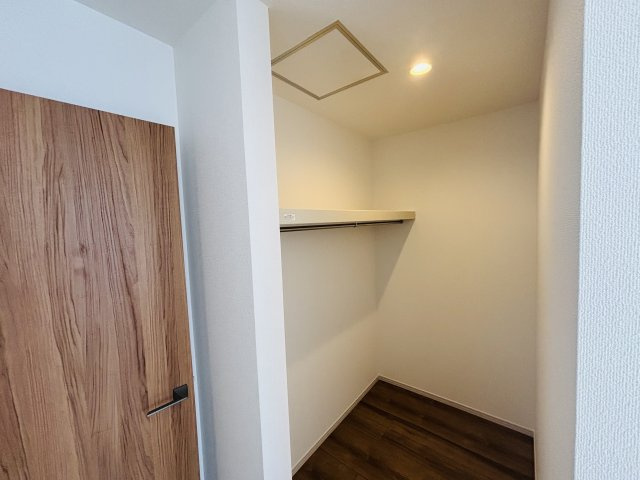 GRAFARE守山区上志段味5期｜名古屋市の戸建ならホームアップの収納|【売主施工例】ご夫婦の衣類をまとめて収納できる頼もしい大容量WIC
