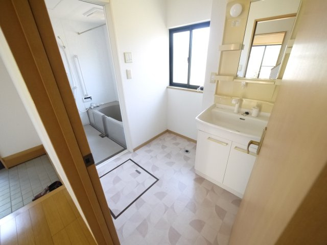 山武郡九十九里町作田　中古戸建の独立洗面台|内装リフォーム済み令和8年5月 平成14年2月築３SLDKリビング約19.6帖吹抜け閑静な分譲地内　