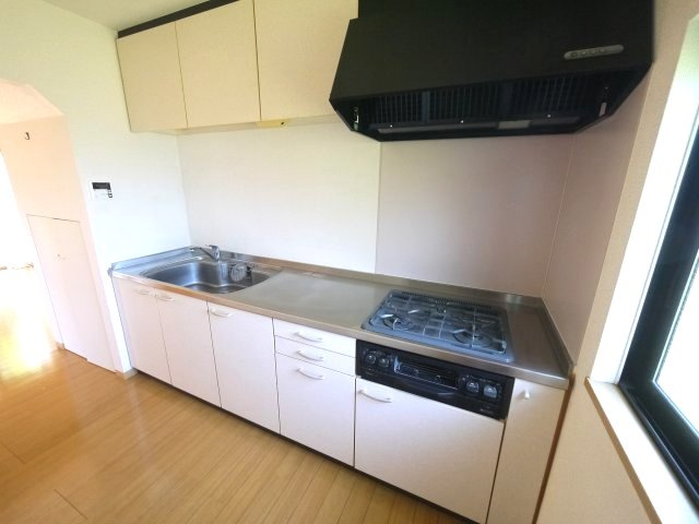 山武郡九十九里町作田　中古戸建のキッチン|内装リフォーム済み令和8年5月 平成14年2月築３SLDKリビング約19.6帖吹抜け閑静な分譲地内　