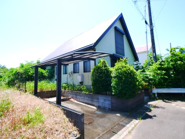 山武郡九十九里町作田　中古戸建の外観|内装リフォーム済み令和8年5月 平成14年2月築３SLDKリビング約19.6帖吹抜け閑静な分譲地内　