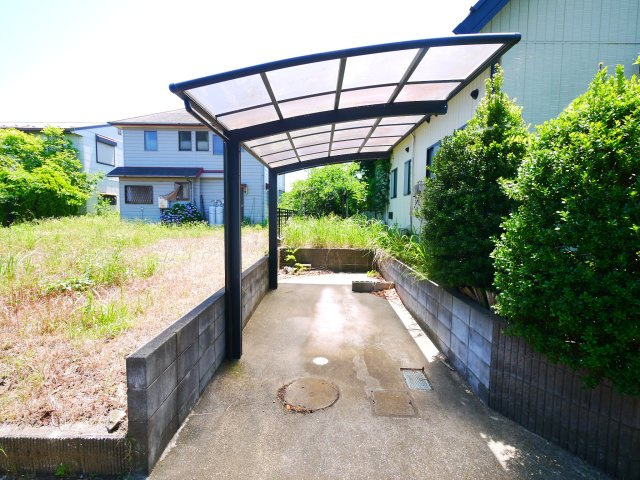 山武郡九十九里町作田　中古戸建の駐車場|内装リフォーム済み令和8年5月 平成14年2月築３SLDKリビング約19.6帖吹抜け閑静な分譲地内　