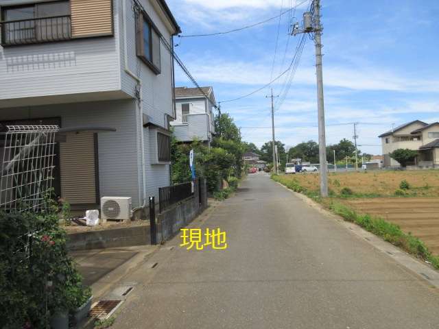 中古戸建　深谷市大谷2846-13（リフォーム住宅）の前面道路含む現地写真