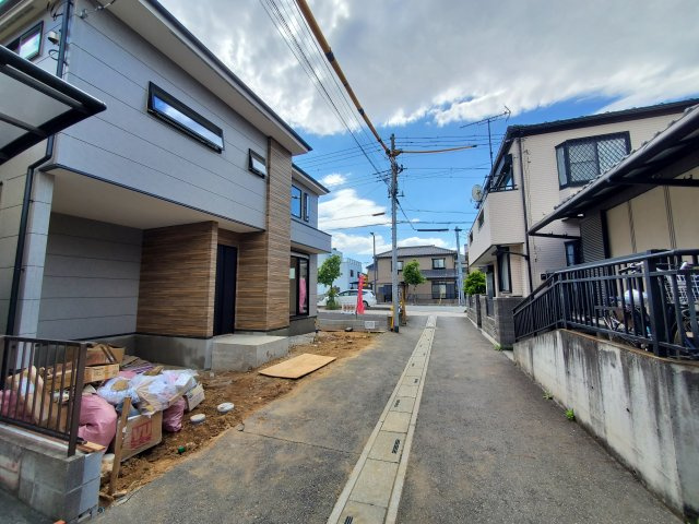 三郷市　鷹野4丁目　新築戸建　全1棟の前面道路含む現地写真|前面道路含む現地写真です