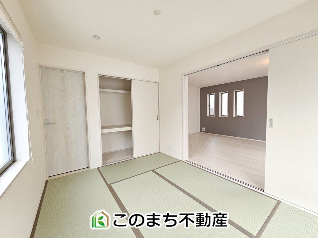 LiveleGarden.S下野市上大領の和室|お子様のお昼寝にも便利な和室です。大きな窓から暖かな日差しが差し込みます♪