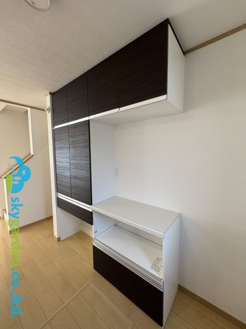茅ヶ崎市甘沼　中古戸建の内装|キッチン背面のカップボード