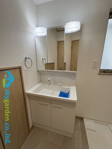 茅ヶ崎市甘沼　中古戸建の独立洗面台|三面鏡付き洗面化粧台