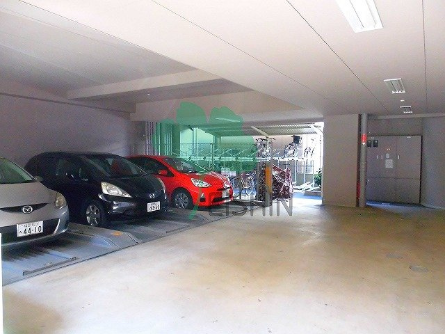 グランフォーレラグゼ博多の駐車場