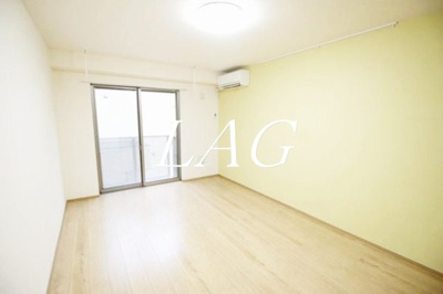 【居間・リビング】 | プラチナパレス | 洋室のお部屋です。