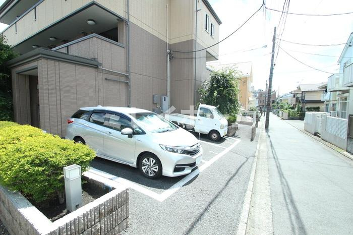 Le cielの駐車場