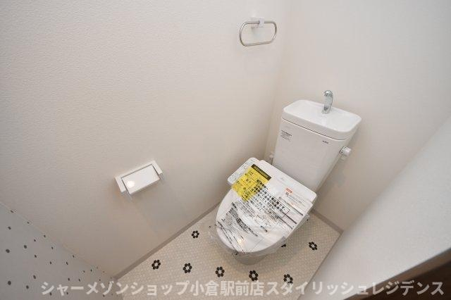 THE APARTMENT 開のトイレ