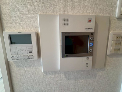【防犯設備】 | ファミール岸和田プレジオ | 【TVモニター付きインターフォン】 防犯設備として欠かせないTVモニター付きインターフォンがあります♪