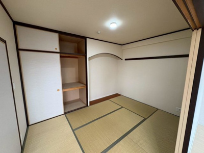 【和室】 | ファミール岸和田プレジオ | 【和室】一息つく時の癒しの空間や客間にもお使いになれます。リビングとつなげても広々空間になります。