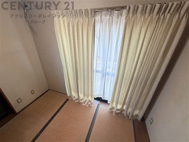 創造性や成長を促す遊びの空間を提供。学習や趣味に集中できる環境を整えます。個別のプライベートスペースは自己表現と自立心を育み、心地よい睡眠環境を整えリラックスできる場所を提供。
