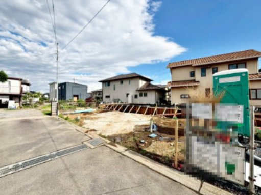 【駐車場】 | 阿見町若栗第7　新築戸建　2号棟 | マイホームなら駐車場代がかかりません！しかも、自宅の駐車場で洗車ができます！今までコイン洗車に行っていた手間も省けて、節約にもつながります(^^♪
５月２９日撮影