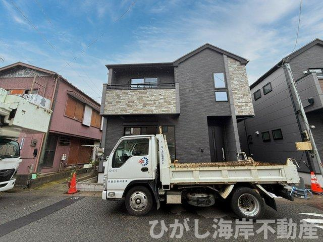 平塚市平塚2丁目  　新築戸建　全２棟の外観|5月28日撮影　外構工事中　現地外観