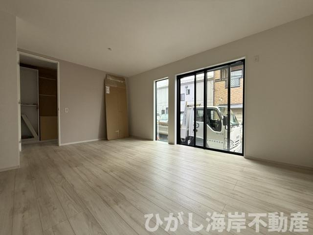 平塚市平塚2丁目  　新築戸建　全２棟の居間・リビング|16.6帖　LDK