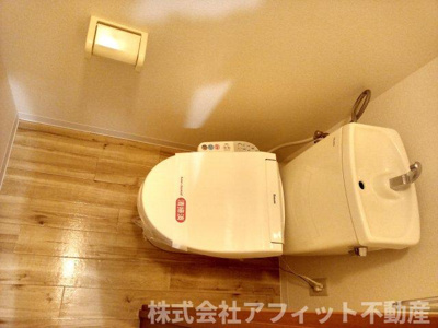 【トイレ】 | サンライズ | 温水洗浄暖房便座　※左右反転イメージ