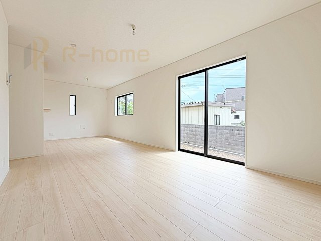 古河市関戸第1　新築戸建て　1号棟の居間・リビング|広々とした余裕のあるリビングです♪大きな窓からは自然光が届きます。