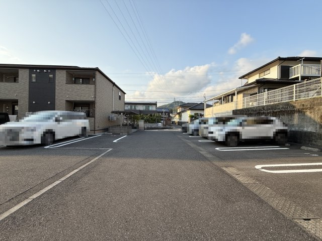 メゾンコリーヌの駐車場