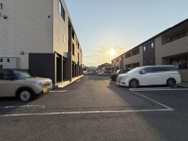 メゾンコリーヌの駐車場