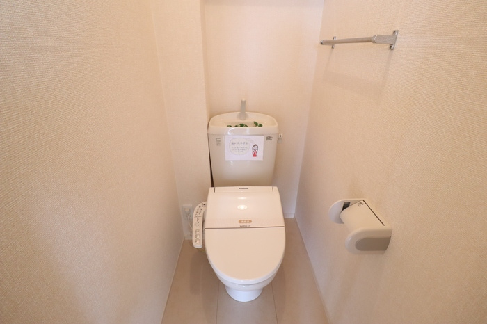イースト・コート Bのトイレ|もちろん温水洗浄暖房便座です