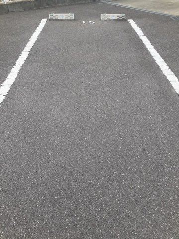 ノイ・レーベンＢの駐車場|駐車場に車を止められます