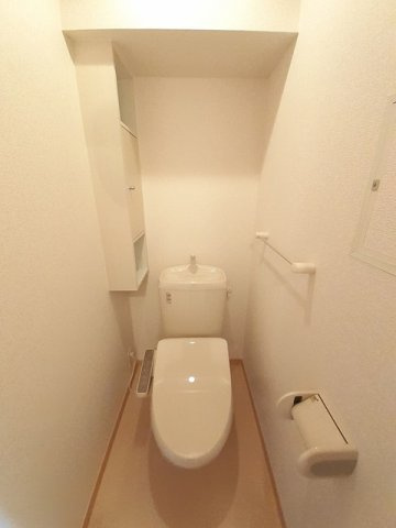 シャン・ヴェール　Ⅰ番館のトイレ|ゆったりとした空間のトイレです