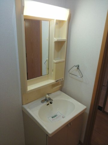 ヴィレッジ龍馬　Ｃの洗面所|使いやすい洗面所です