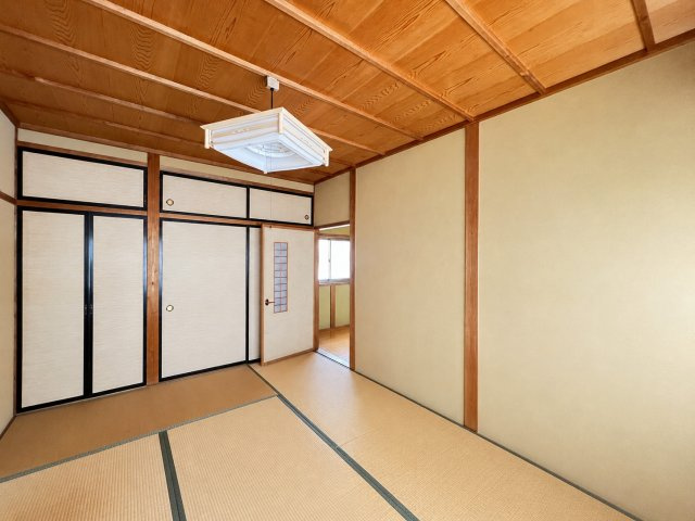米子市旗ヶ崎９丁目　中古住宅の和室|２階 和室６帖