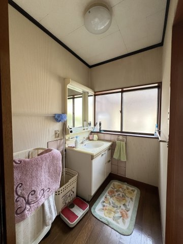米子市旗ヶ崎９丁目　中古住宅の独立洗面台