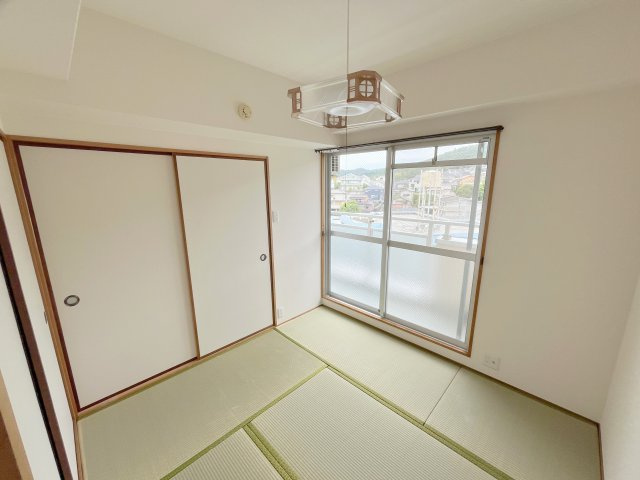 ファミール聖和の和室