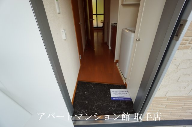 レオパレスロッソピアンコⅢの玄関