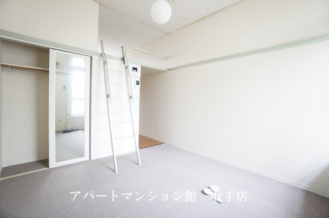 レオパレスエクセレントNo.8の居間・リビング