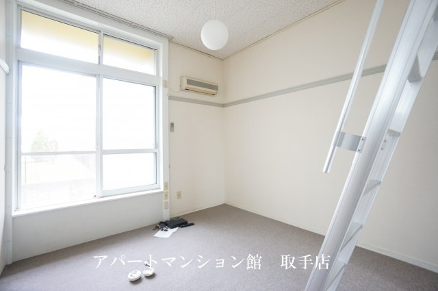 レオパレスエクセレントNo.8の居間・リビング