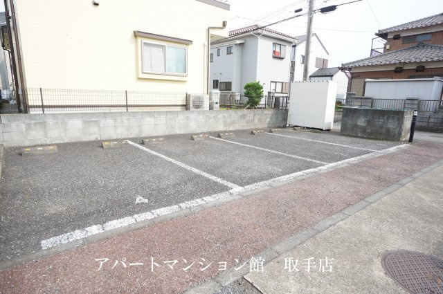 レオパレスエクセレントNo.8の駐車場